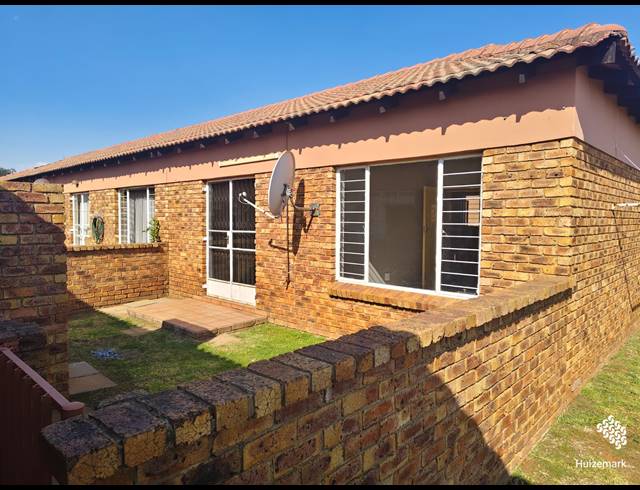 2 BEDROOM TOWNHOUSE TO LET IN VAALPARK